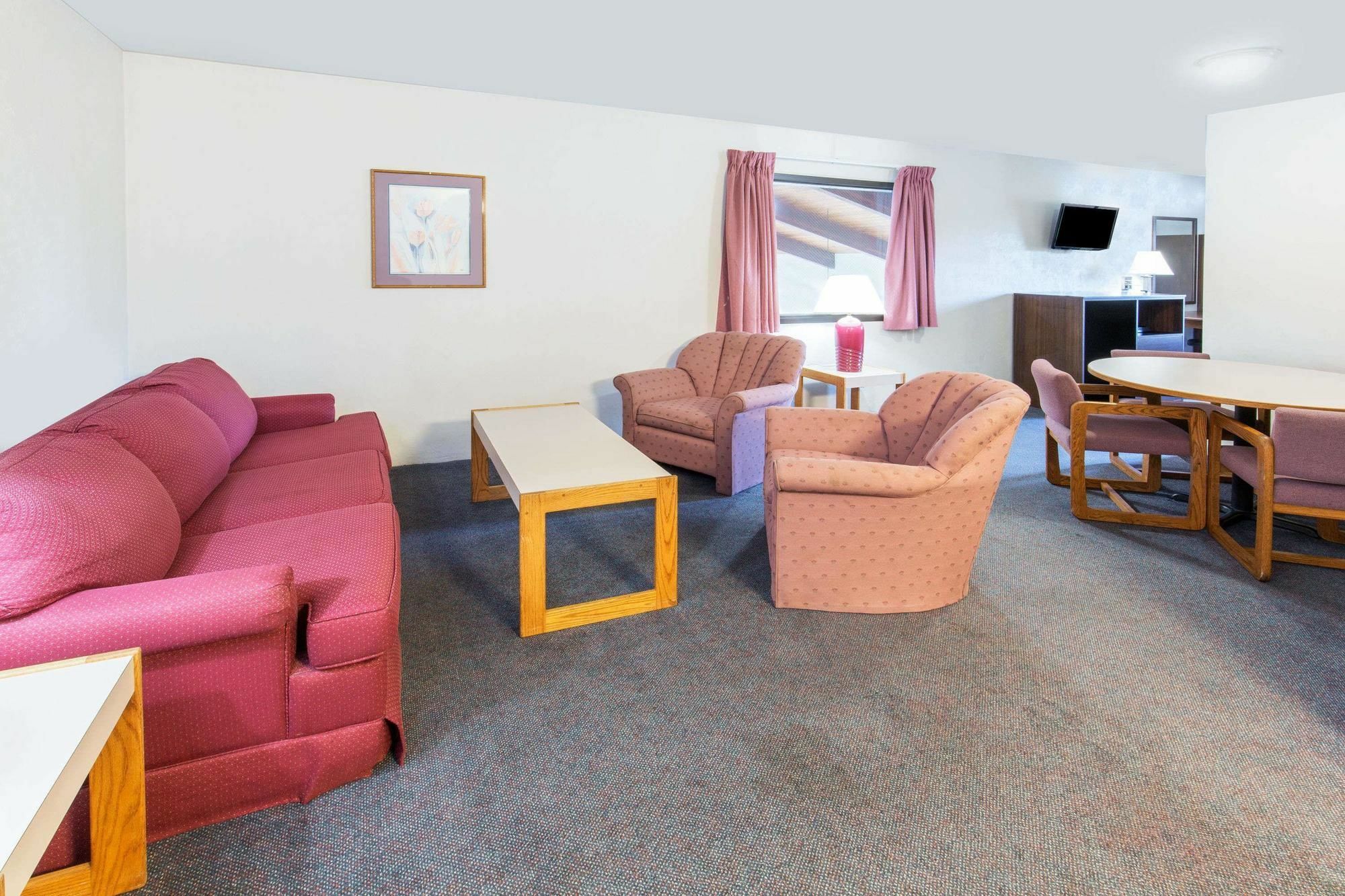 Super 8 By Wyndham Salem Hotel Kültér fotó